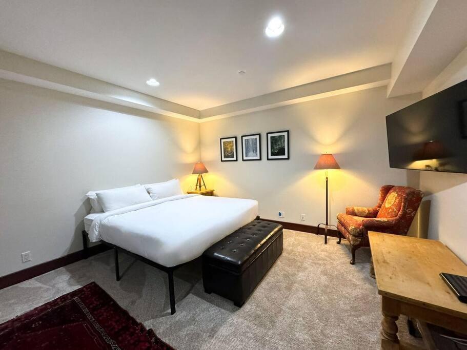 Luxury Townhome W/ Views, Private Jacuzzi & Garage Hébergement de vacances