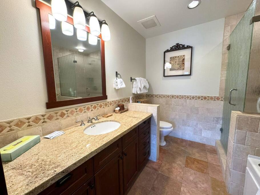 Luxury Townhome W/ Views, Private Jacuzzi & Garage