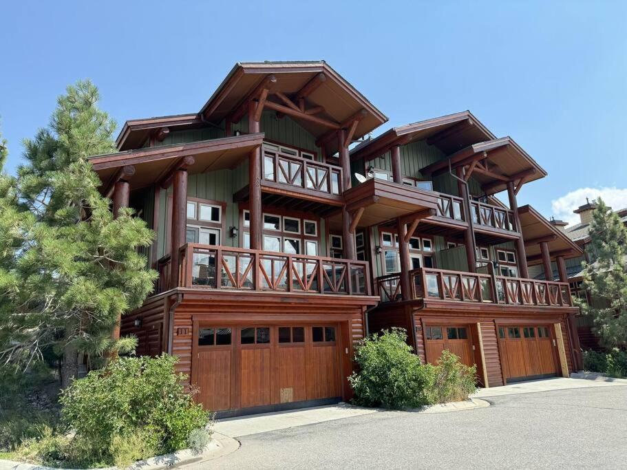 Luxury Townhome W/ Views, Private Jacuzzi & Garage Hébergement de vacances Mammoth Lakes