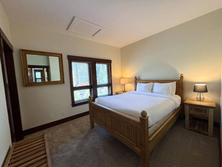 Hébergement de vacances Luxury Townhome W/ Views, Private Jacuzzi & Garage *