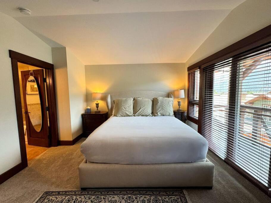 Luxury Townhome W/ Views, Private Jacuzzi & Garage Hébergement de vacances
