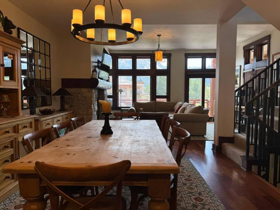 Luxury Townhome W/ Views, Private Jacuzzi & Garage