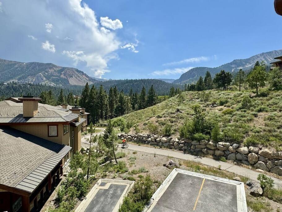 Luxury Townhome W/ Views, Private Jacuzzi & Garage * Mammoth Lakes
