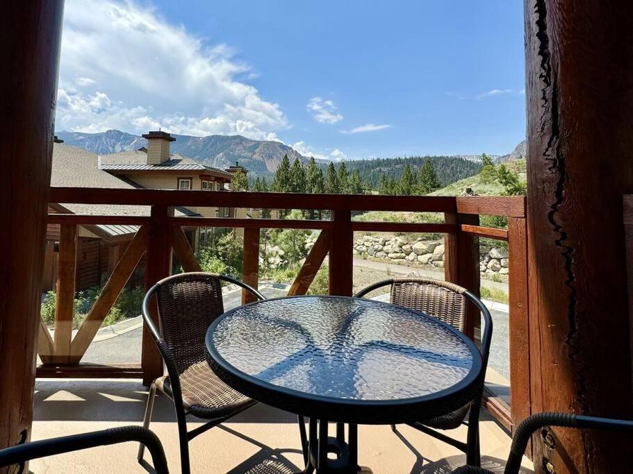 Luxury Townhome W/ Views, Private Jacuzzi & Garage Hébergement de vacances Mammoth Lakes