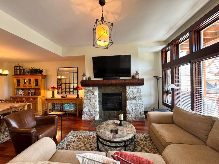 Hébergement de vacances Luxury Townhome W/ Views, Private Jacuzzi & Garage